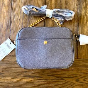 Newhey purse, size:Medium, color: gray, material: canvas. Never been used.